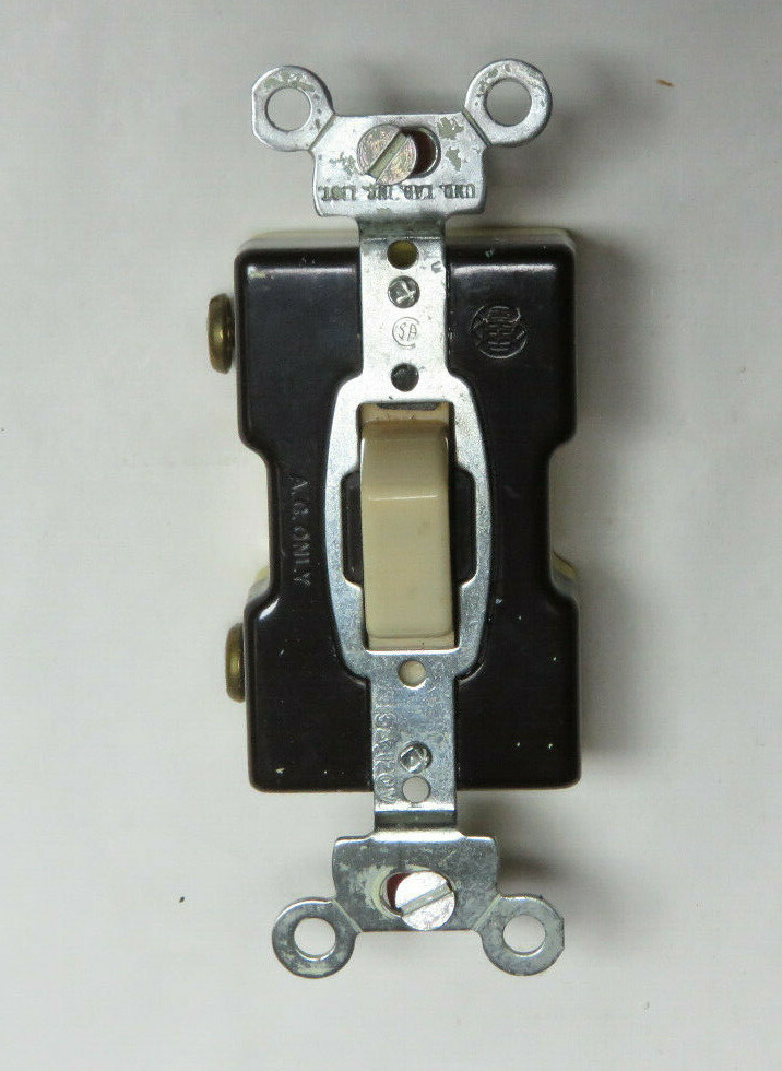 Hubble P-2030 Pushbutton Switch 15amp 120v