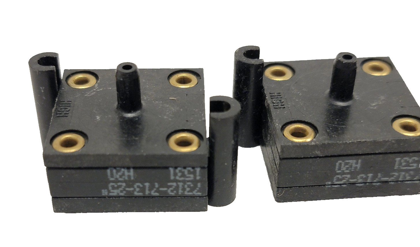 Lot of 4 New World Magnetics PSF 102 Pressure Sensor / Transducer