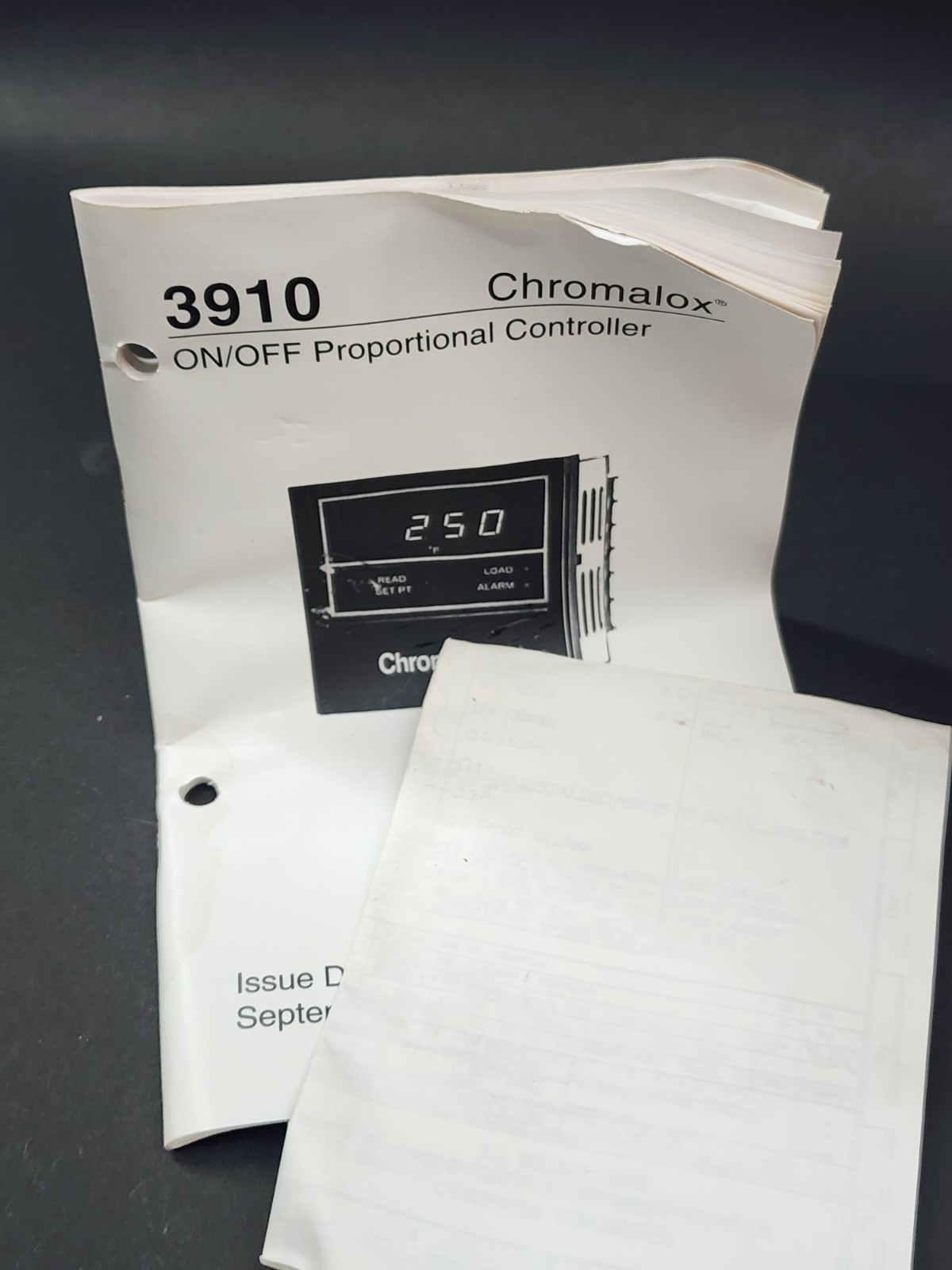 Chromalox 3910 Proportional Temperature Controller 1/4 DIN NOS w/ Relay