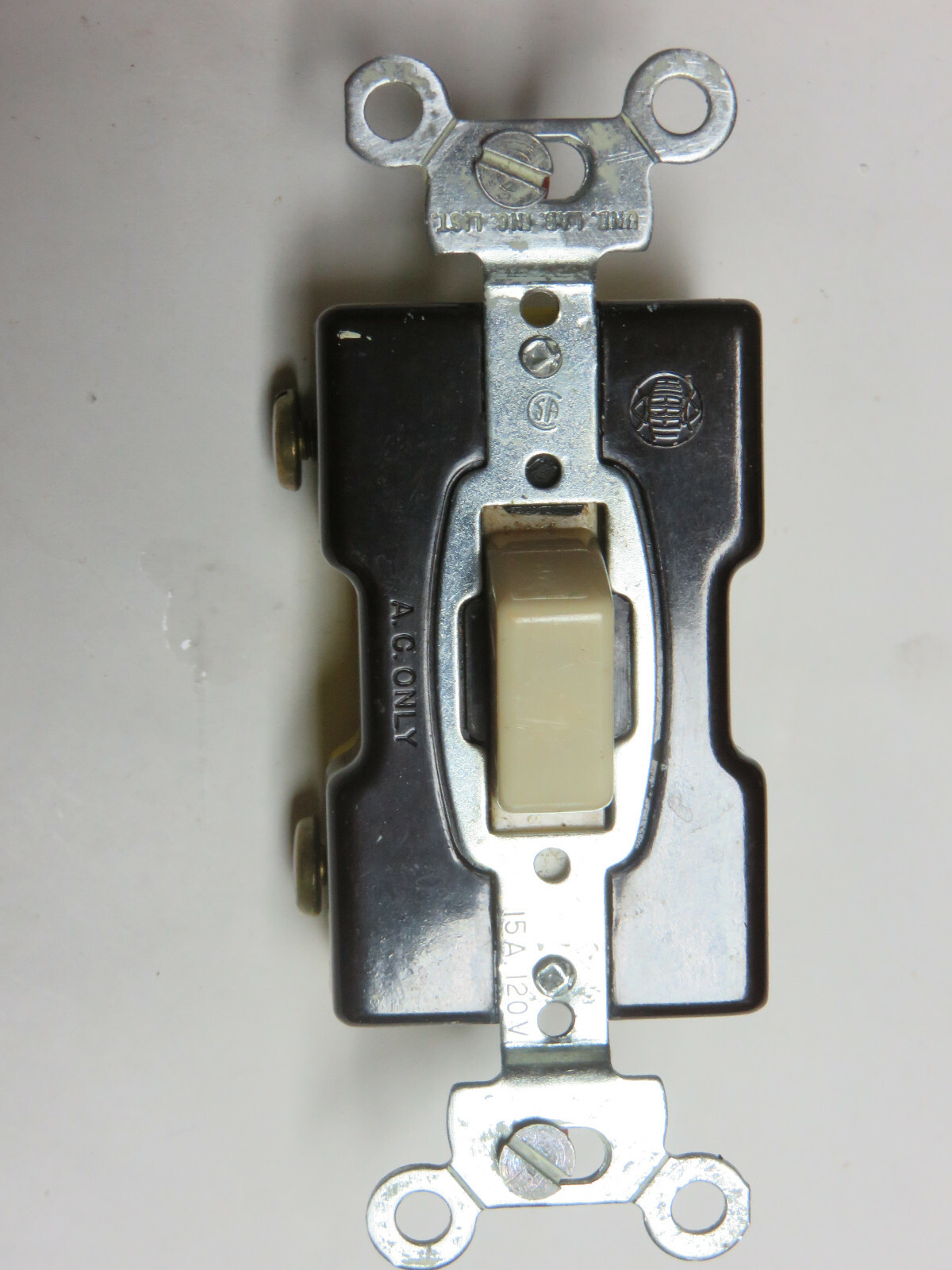 Hubble P-2030 Pushbutton Switch 15amp 120v