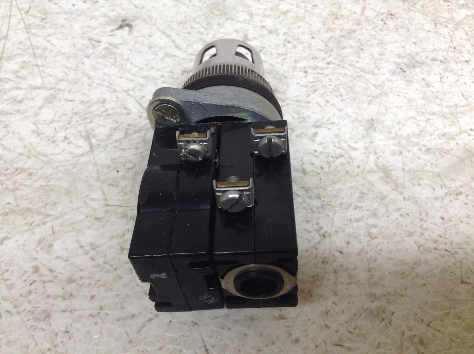 GE General Electric CR2940UW Red Illuminated Push Button CR2940