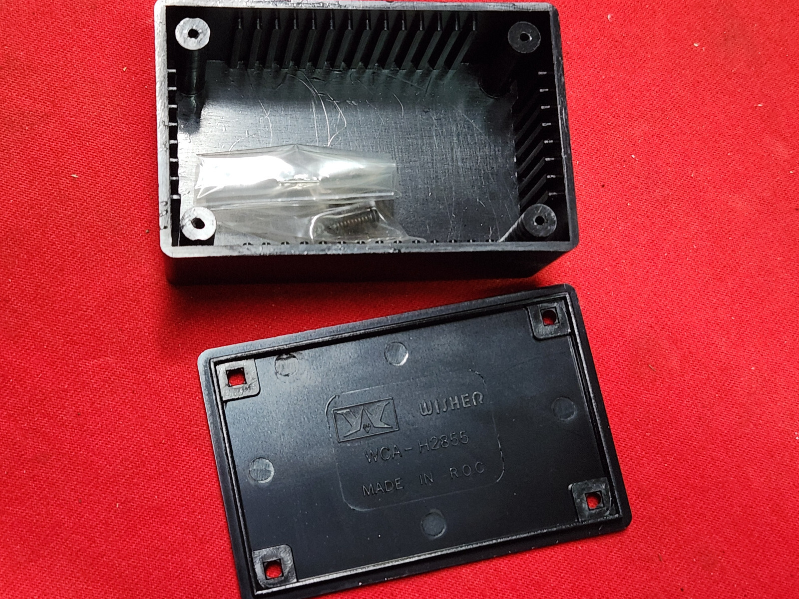 1 Electronic circuit project plastic box APPRX 3 1/4″ x 2″ x 1 1/4″ 5w6