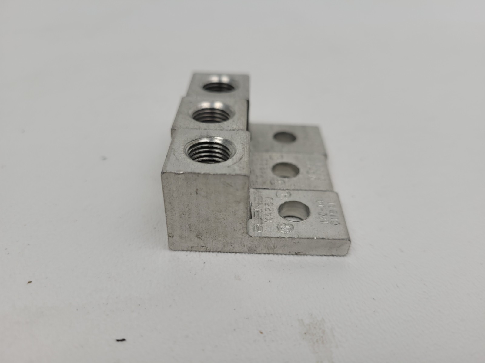 Lot of 3 – KA25U Burndy Mechanical Lug w/ Hardware – Next Day Option – New