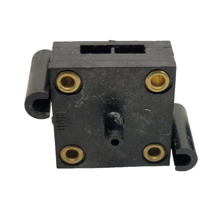 Lot of 4 New World Magnetics PSF 102 Pressure Sensor / Transducer