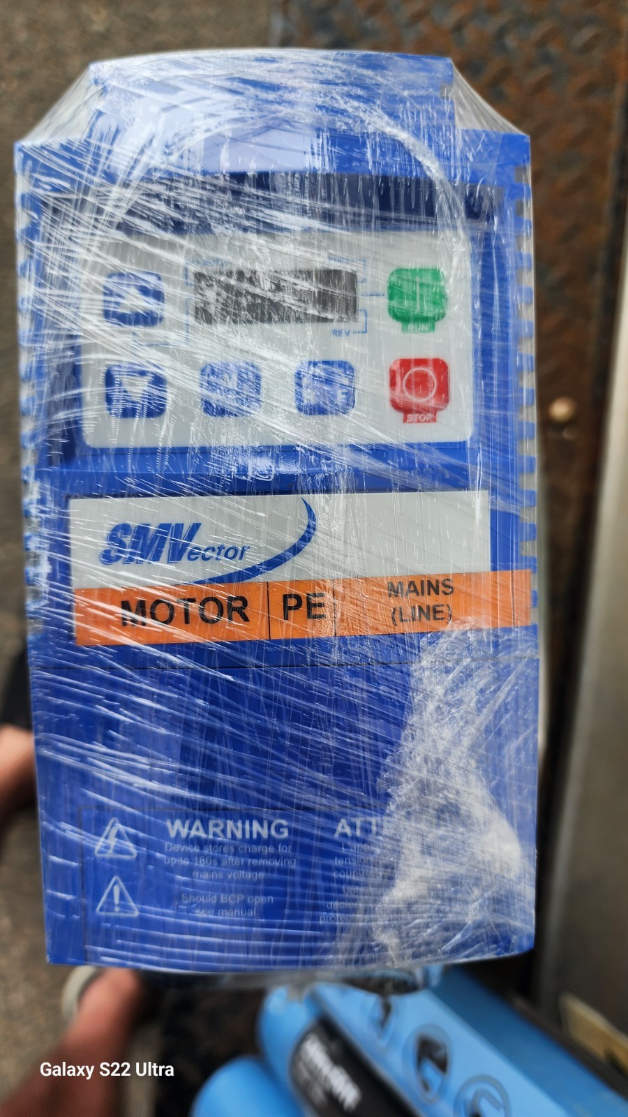 LENZE ESV751N02YXB / ESV751N02YXB Servo inverter (BRAND NEW)