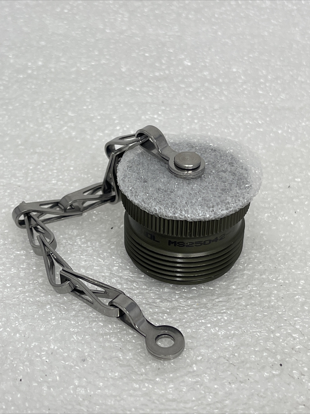 Amphenol MS25042-18D, MS2504218D Threaded Dust Cap With Chain, New