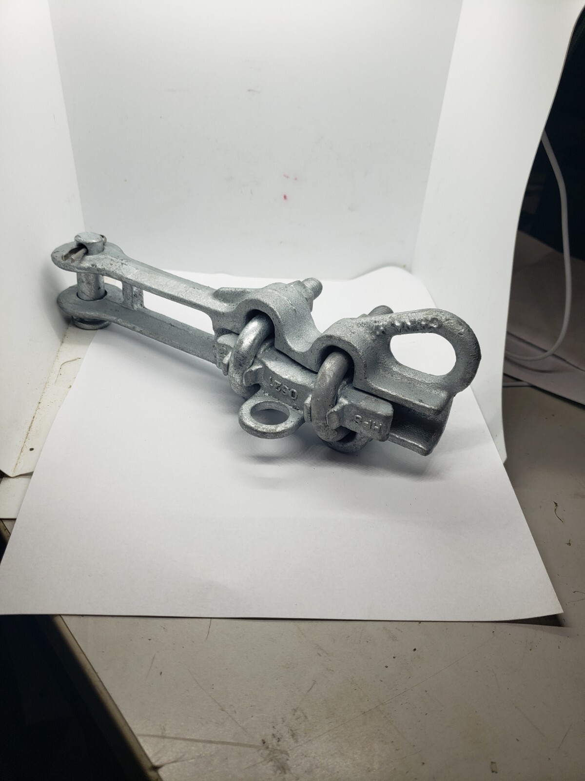 HUBBLE MDE6ON DEADEND STRAIGHT STRAIN CLAMP GALVANIZED NNB