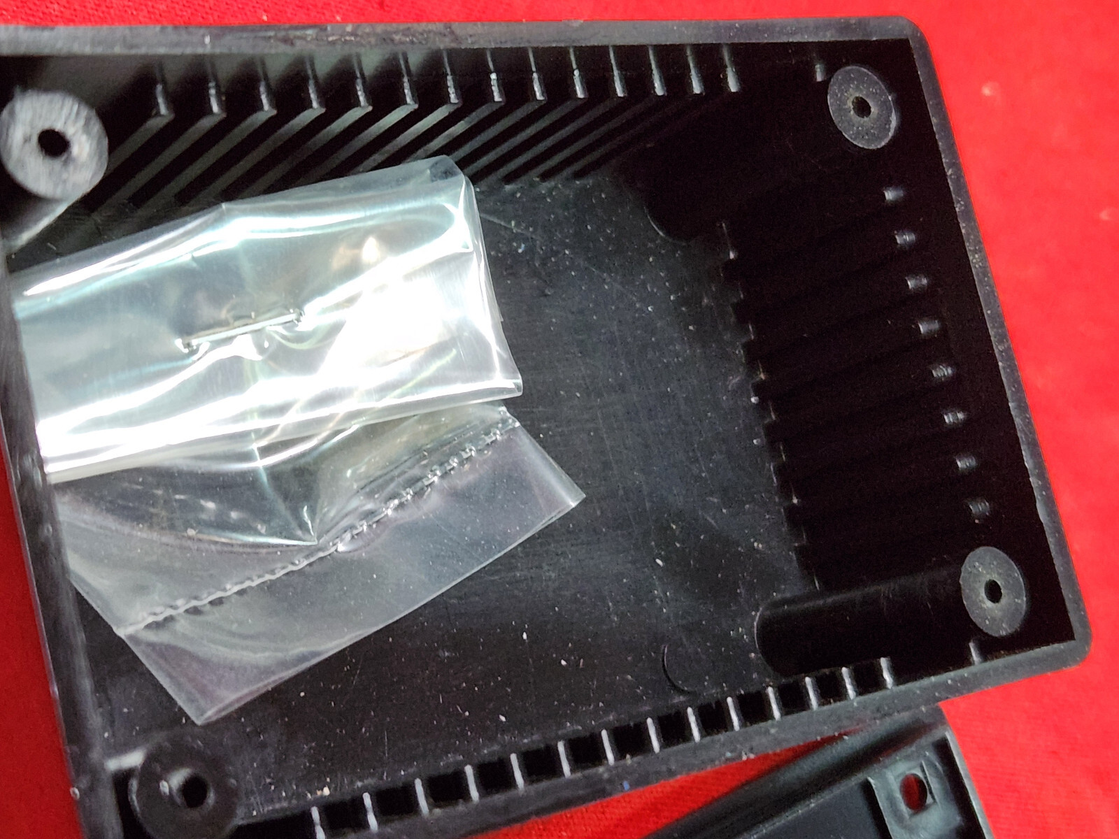 1 Electronic circuit project plastic box APPRX 3 1/4″ x 2″ x 1 1/4″ 5w6