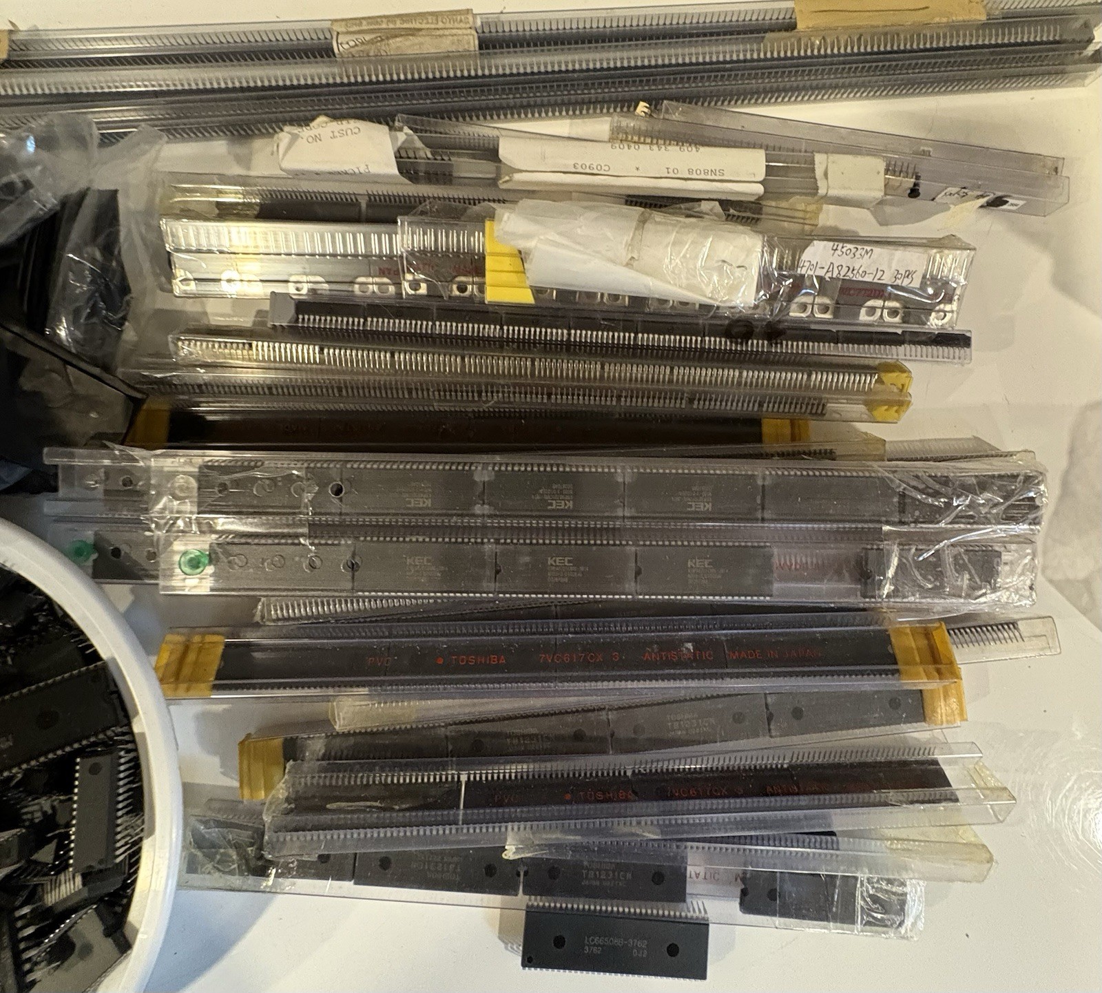 LOT OF 400+ MIXED INTEGRATED CIRCUITS NEC TOSHIBA SANYO VARIOUS OTHERS
