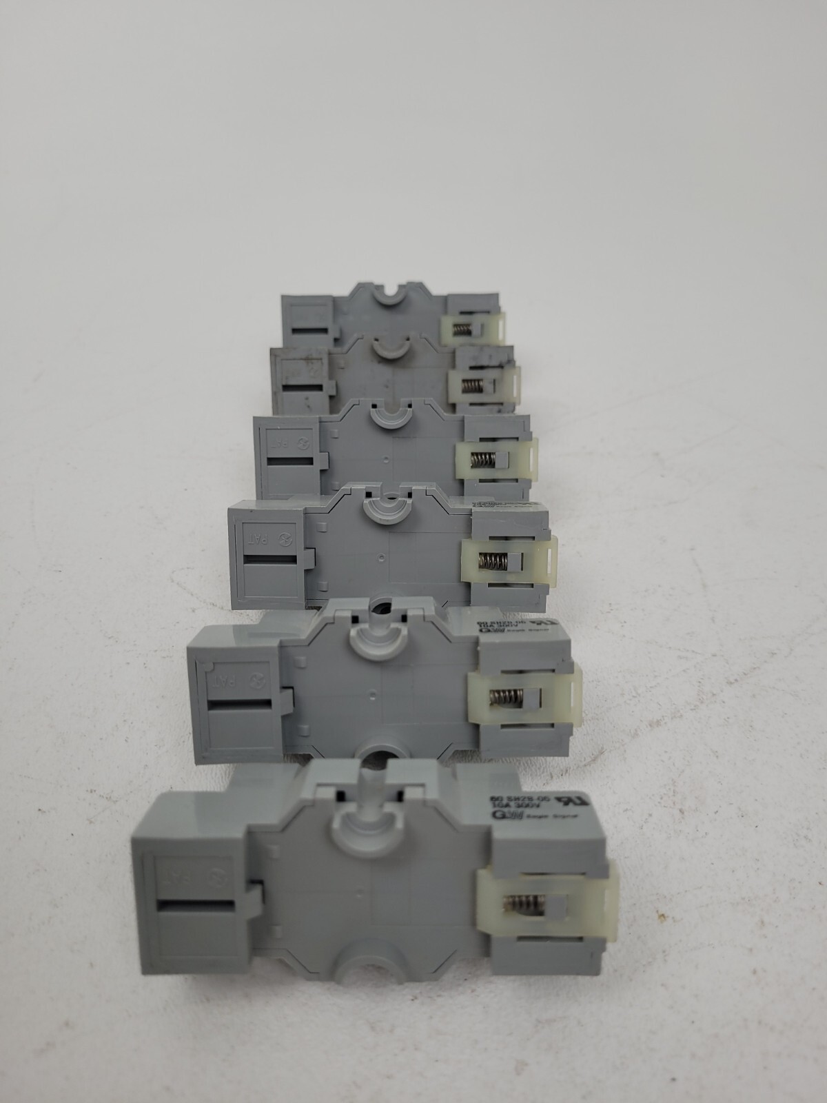 (Lot of 6) 60SH2B-05 G+W Eagle Signal 10 Amp 300 Volt Socket Base – New