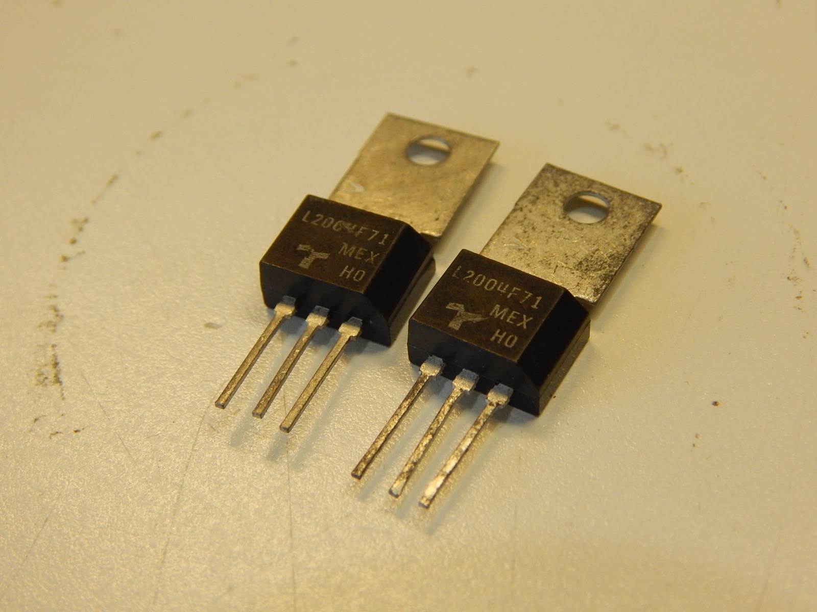 (5) L2004F71 TECCOR TRIAC 200VRM 200V 4A 4 AMP TO-202 -5 PIECES ULTRA FAST SHIP
