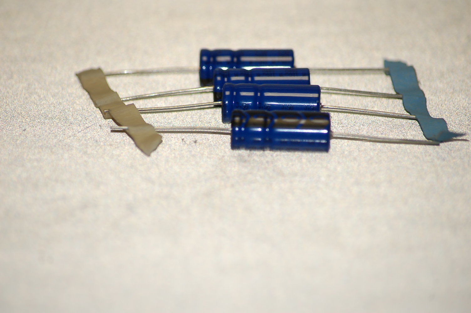 4pcs VISHAY ALUMINUM ELECTROLYTIC CAPACITOR MAL202190532E3 100UF, 100V, 20%,
