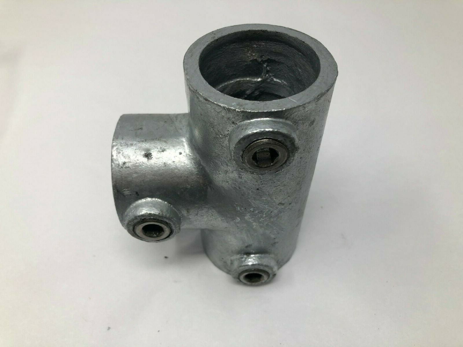 Grainger International 4NXT8 Three-Socket Tee Nominal Pipe Size 1-1/4″