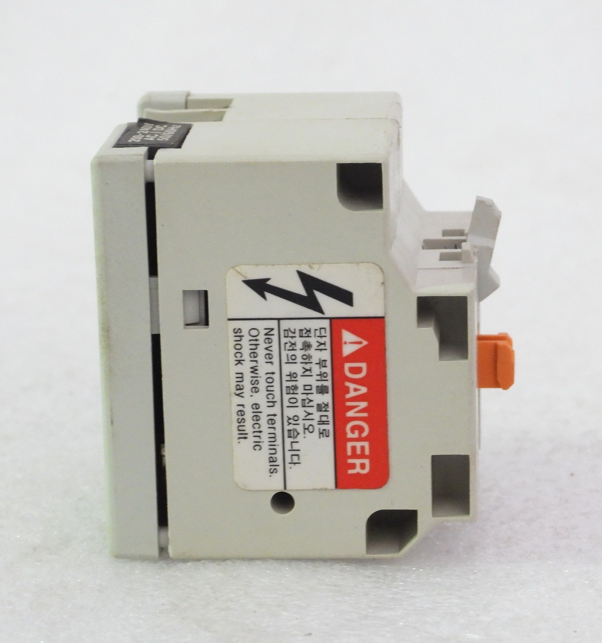 NOS HYUNDAI HLB2 INDUSTRIAL ELECTRIC SYSTEMS LATCHING BLOCK 25VA 30W 1200CYCLE/H
