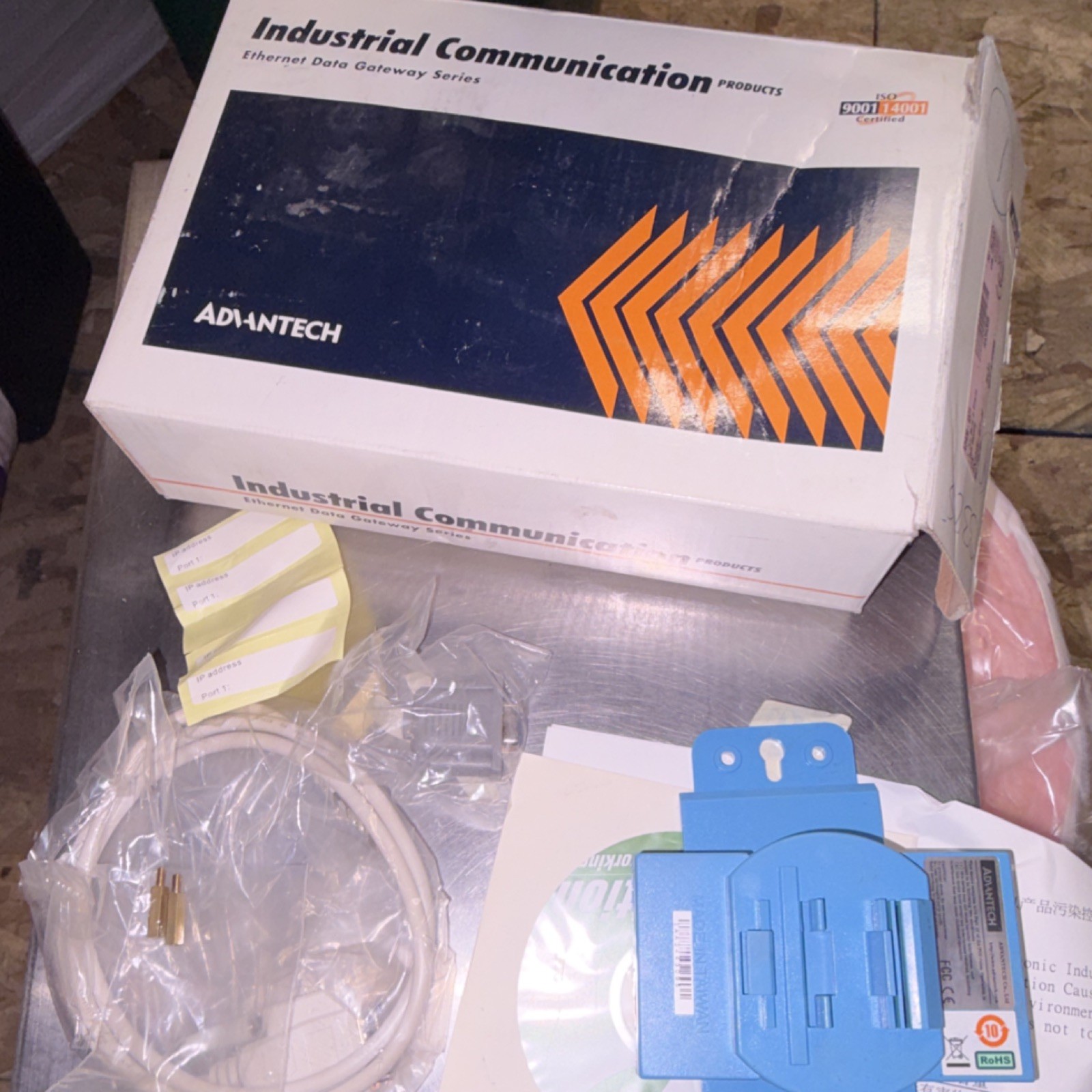 Advantech Industrial Communication Ethernet Data Gateway with Accessories