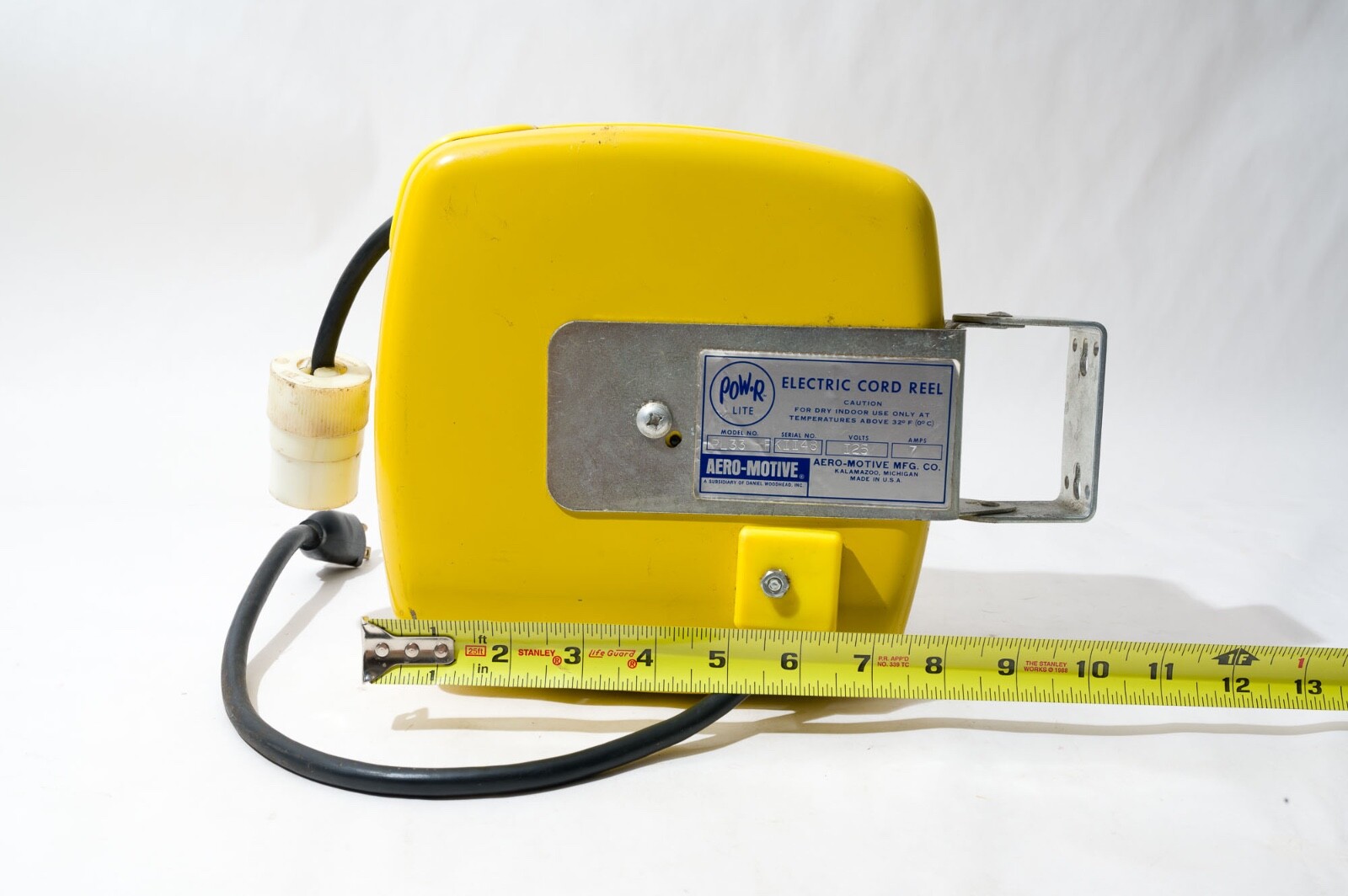 Aero-Motive Pow-R Lite Electrical Reel extension cordlecc, 7 amp Ca, Cable Reel