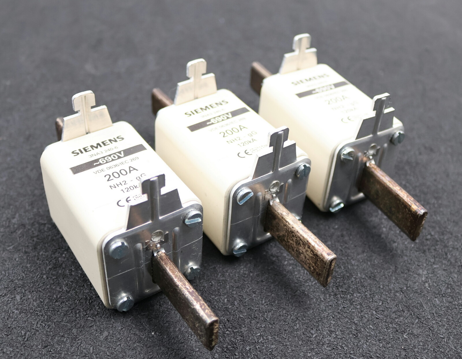 SIEMENS 3x NH2 Fuse Block 200A 690VAC 3NA3240-6 Unused