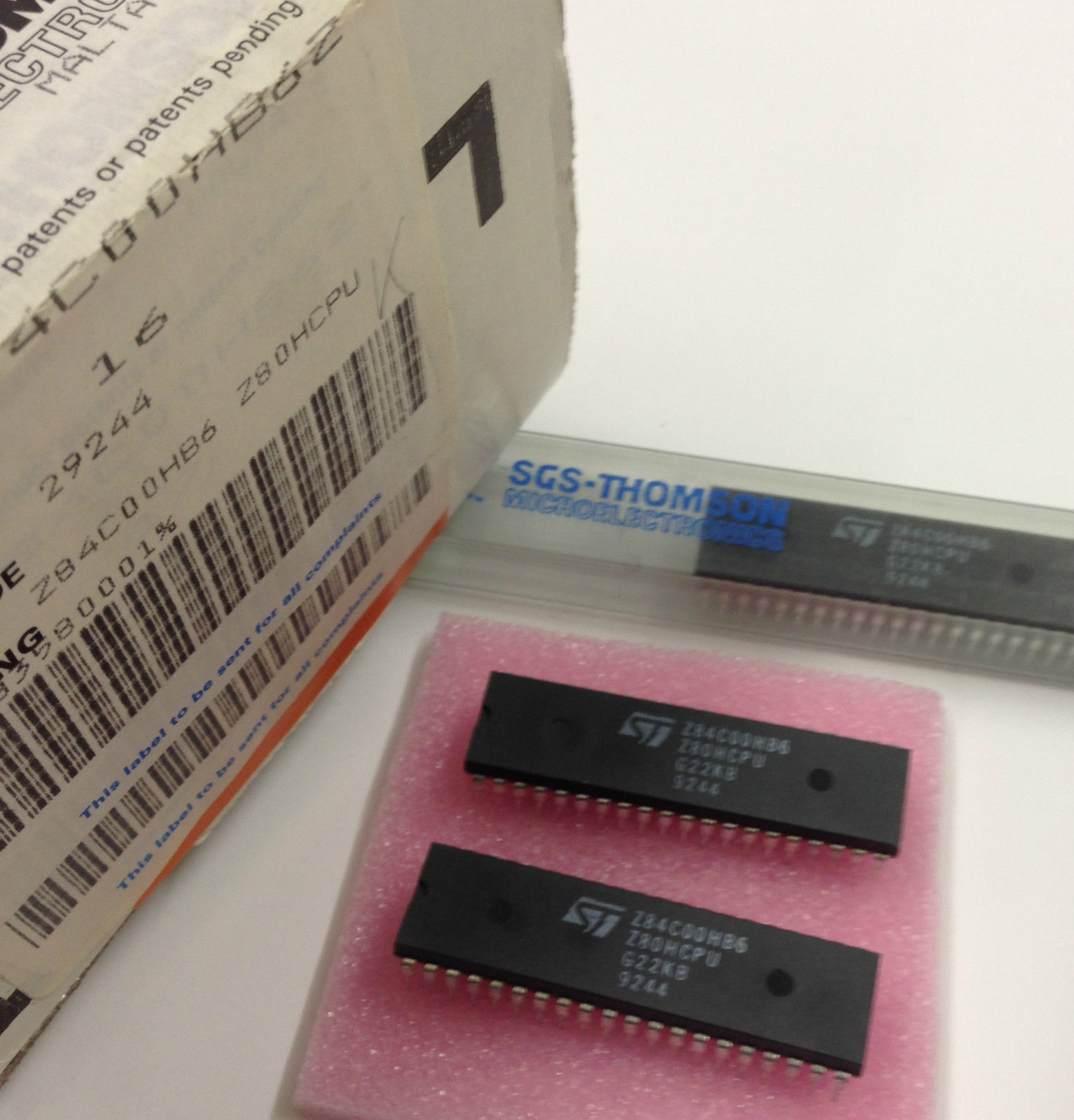 2 pieces Z84C00HB6 Z80H CPU CMOS DIP40 8MHz -40°C to +85°C Z8400 NEW