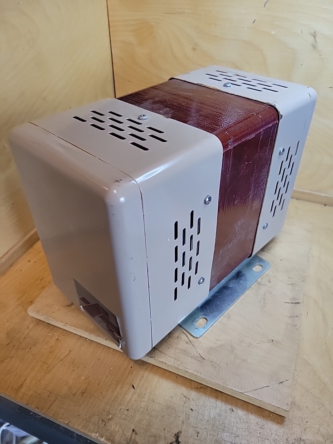 Advance Electronics GT 650/37, Constant Voltage Power Conditioner