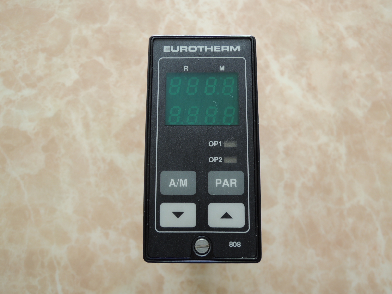 EUROTHERM 847/D1/0/0/C4/0/QLPS/(EKMC400) //