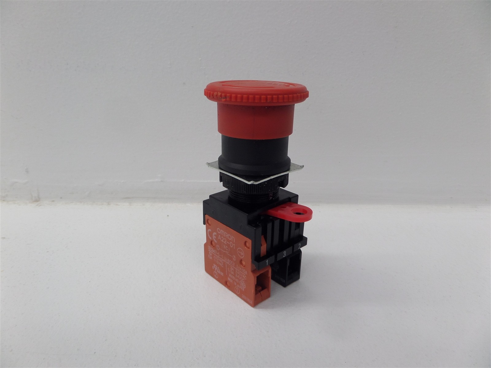 Omron A22-01 Emergency Stop Push Button Assembly Twist & Release