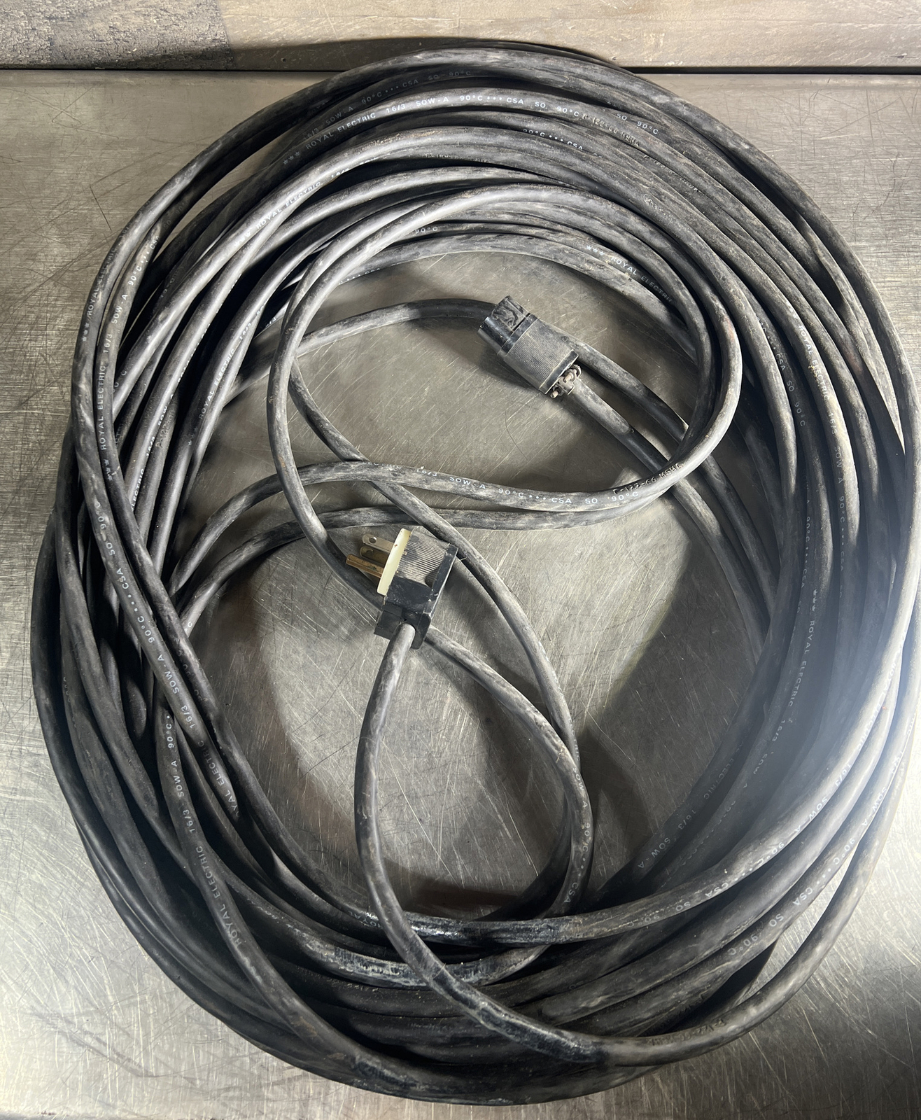 16/3 SOW-A 90 ELECTRIC CABLE. Hubble 15A.125/250V Ends. Used Surplus