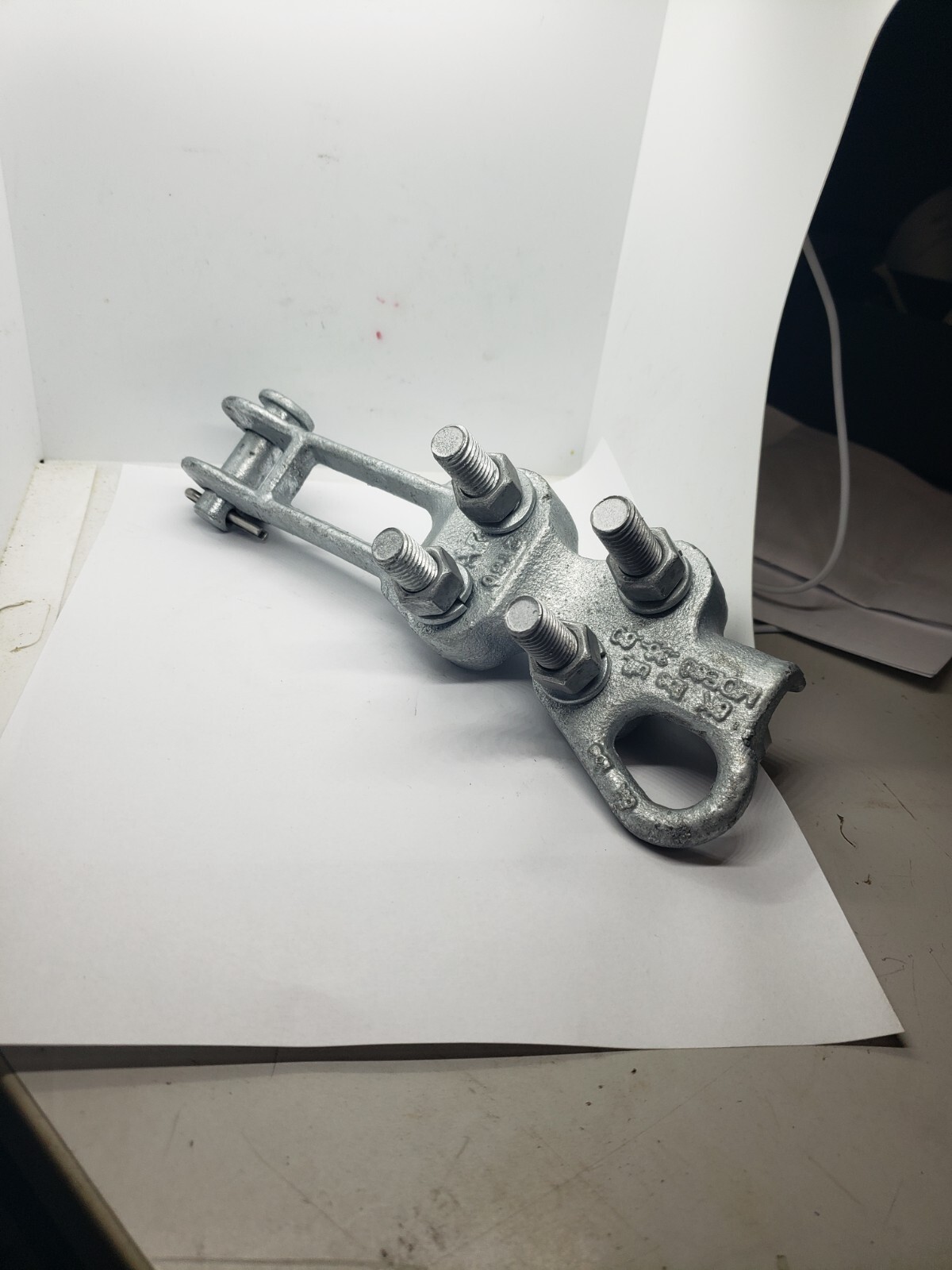 HUBBLE MDE6ON DEADEND STRAIGHT STRAIN CLAMP GALVANIZED NNB