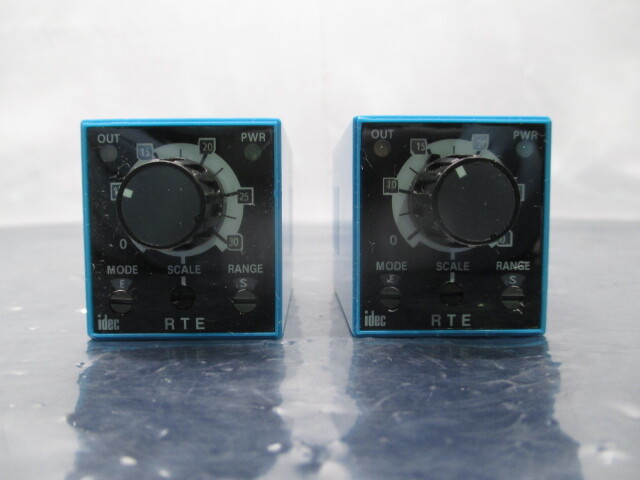 2 IDEC RTE-B2AD24 Electronic Timer, 100502