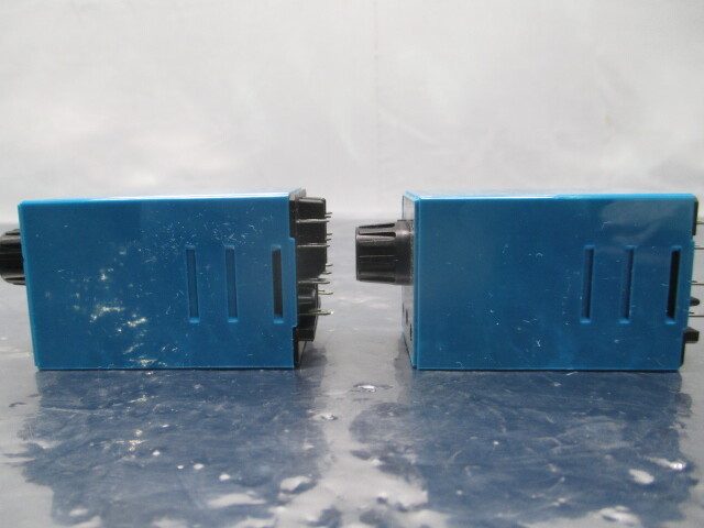 2 IDEC RTE-B2AD24 Electronic Timer, 100502