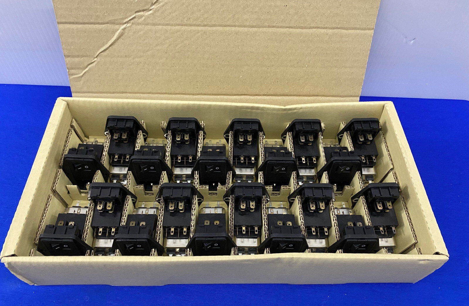 DIGI-KEY SCHAFFNER FN 389B-4/22 FN389B-4-22 RECEPTACLE MODULE – 1 PACKAGE QTY 20