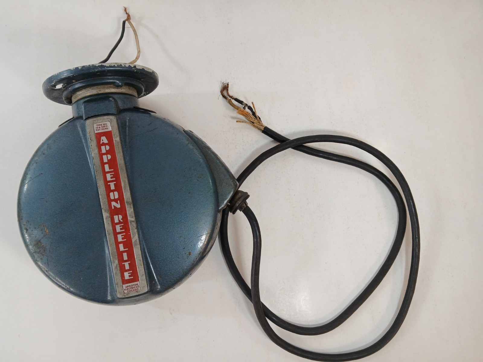 Vintage Appleton Reelite Retractable Shop Extension Cord *NEEDS NEW CORD*