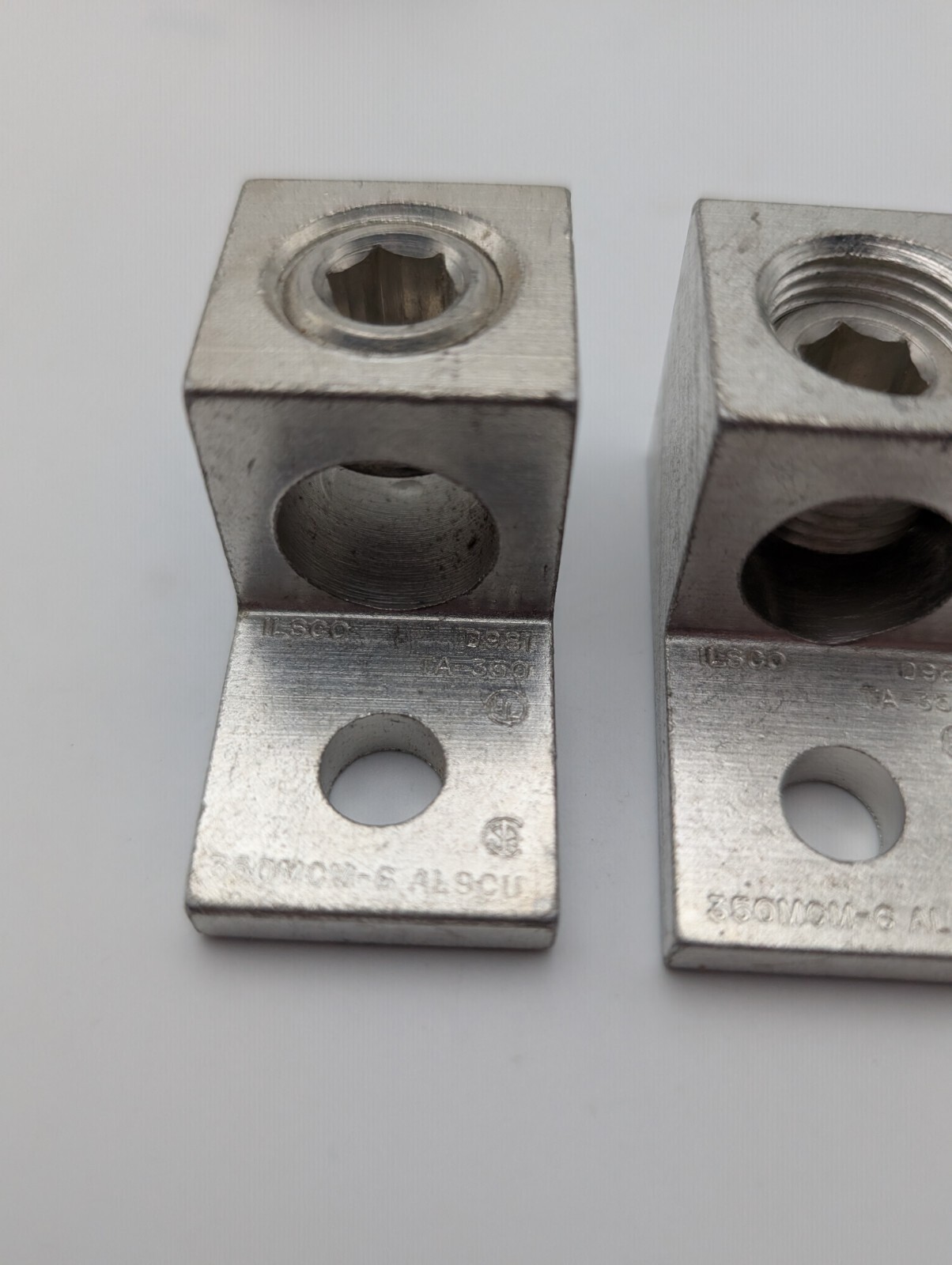 (Lot Of 2) Ilsco TA-350 6-350mcm Aluminum/Copper Lug 2 1/4″