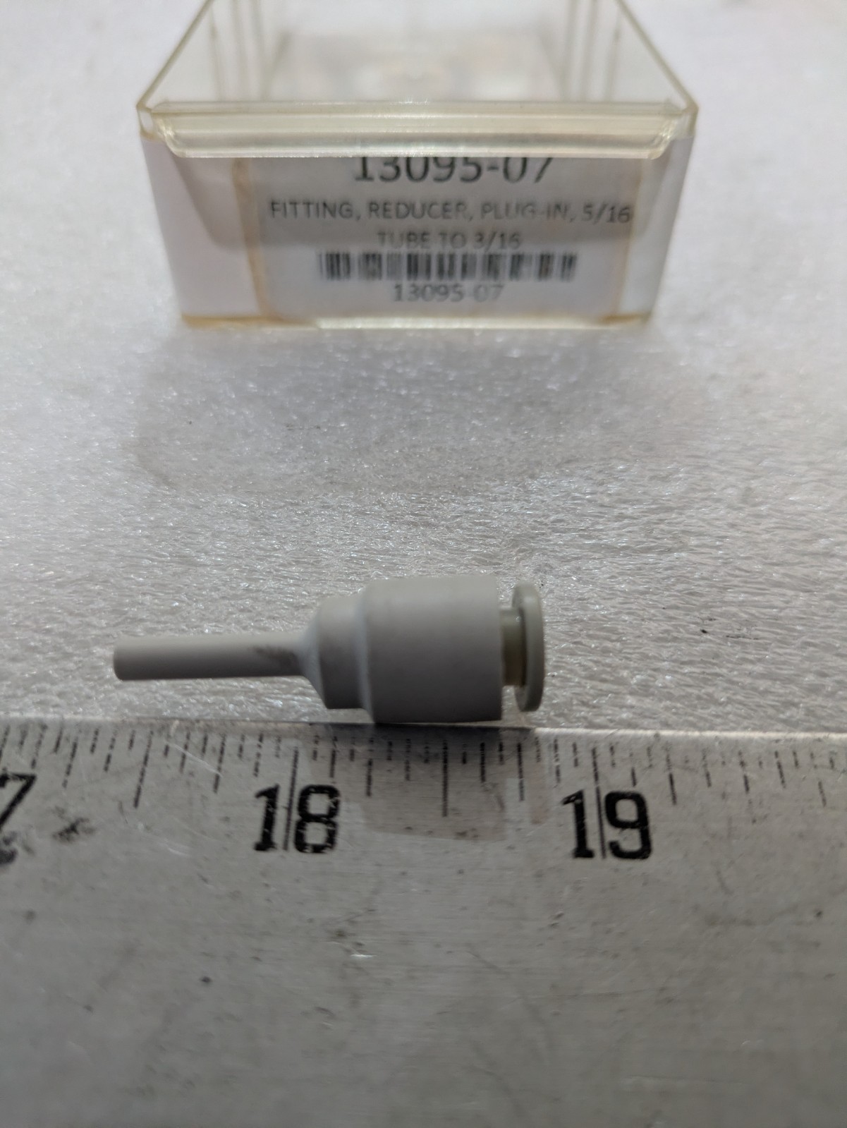 SMC 5/16 to 3/16 Push-In Reducer Plug-In Pneumatic Tube Fitting 8/ORDER