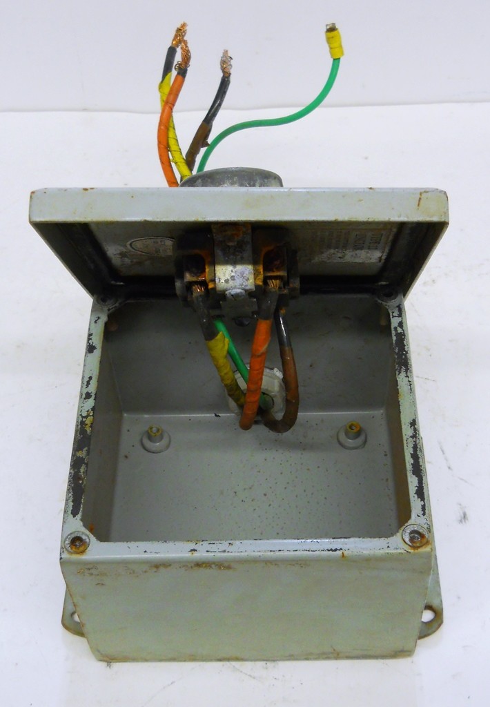 UNKNOWN BRAND ELECTRICAL ENCLOSURE W/ HUBBELL TWIST-LOCK RECEPTACLE
