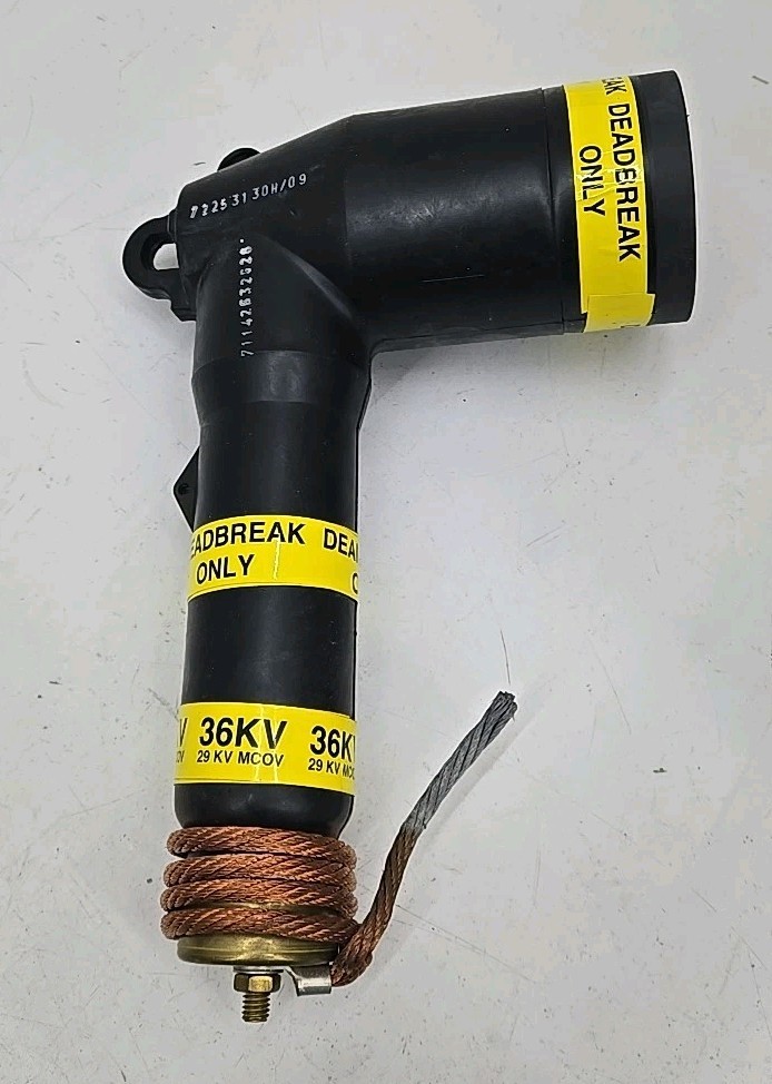 Eaton Cooper 3238020C36M MOVE 36KV Class 600 A Elbow Surge Arrester 29 kv MCOV