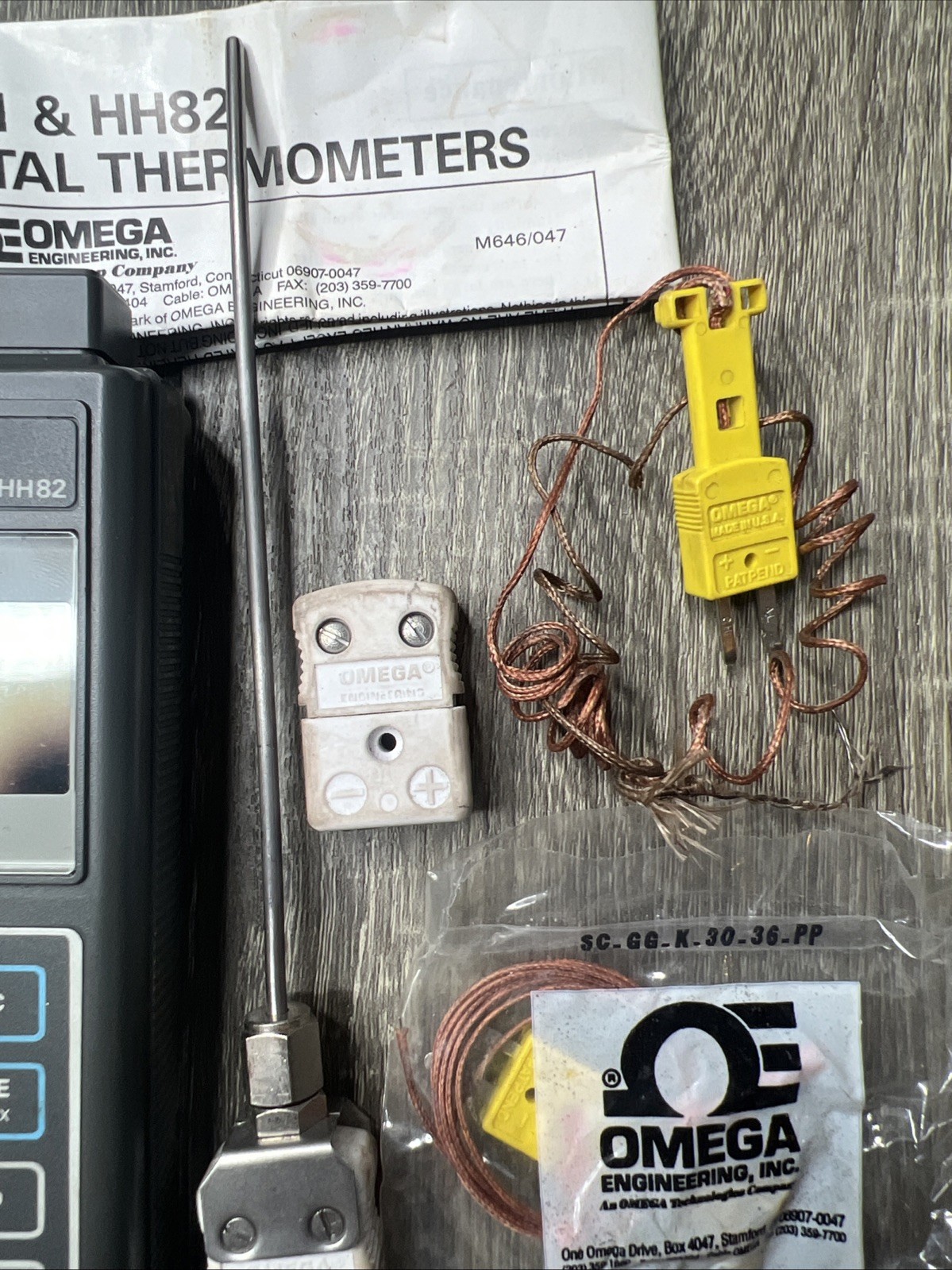 Omega Engineering HH82 Digital Thermometer Tested Works W/Case + Manual + Probes