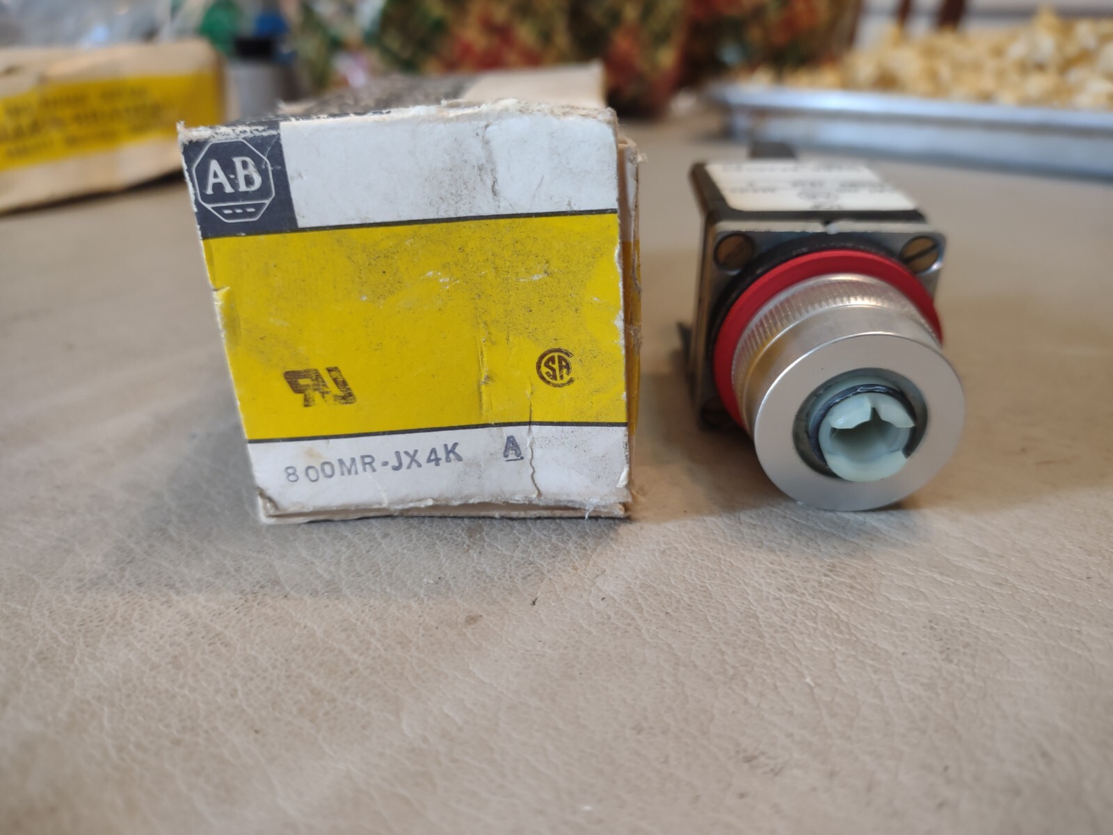 Allen Bradley 800MR-JX4K Series A Oil-tight Round Operator