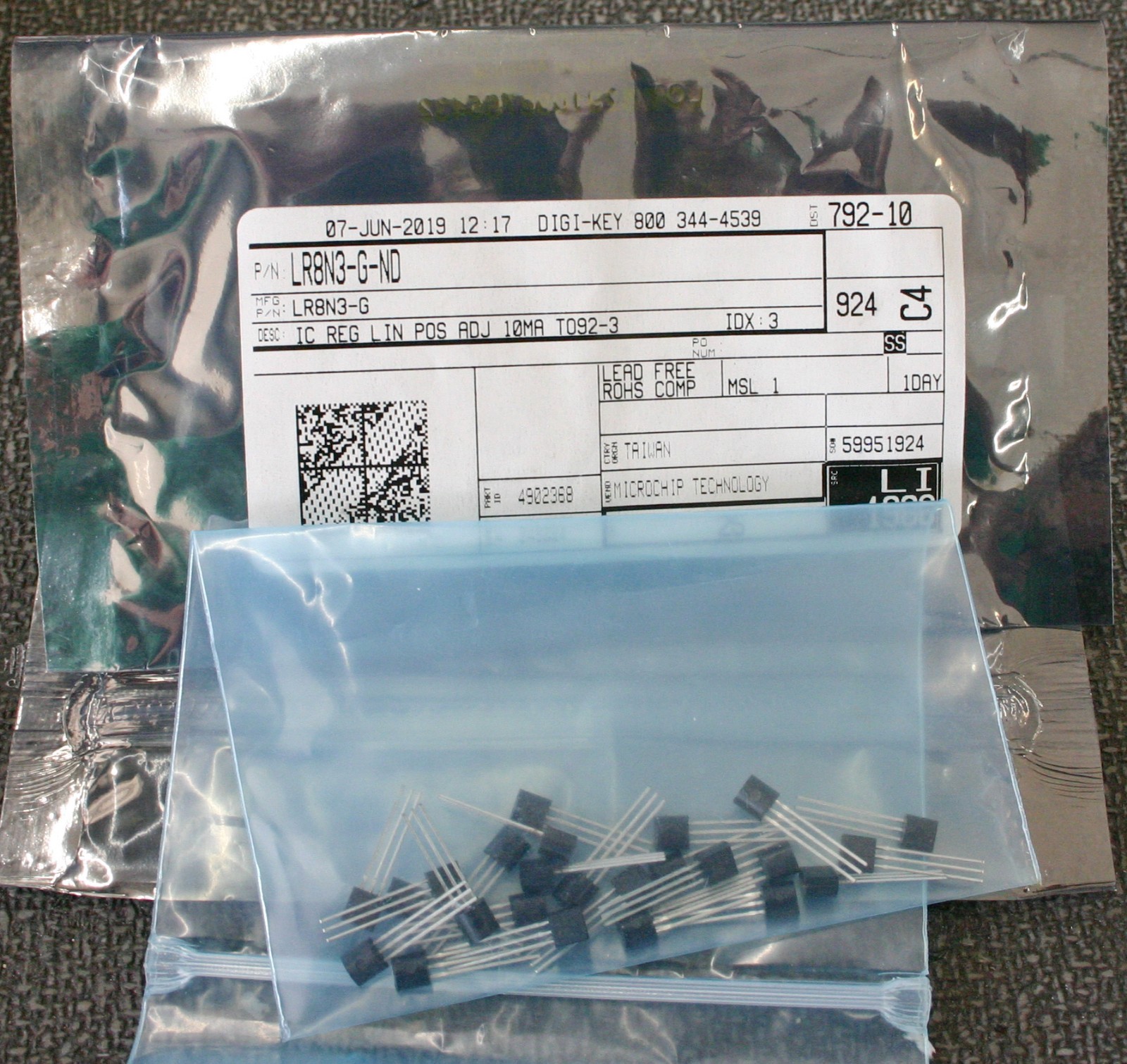 24 Pieces Microchip Technology LR8N3-G TO-92 Linear Voltage Regulator New