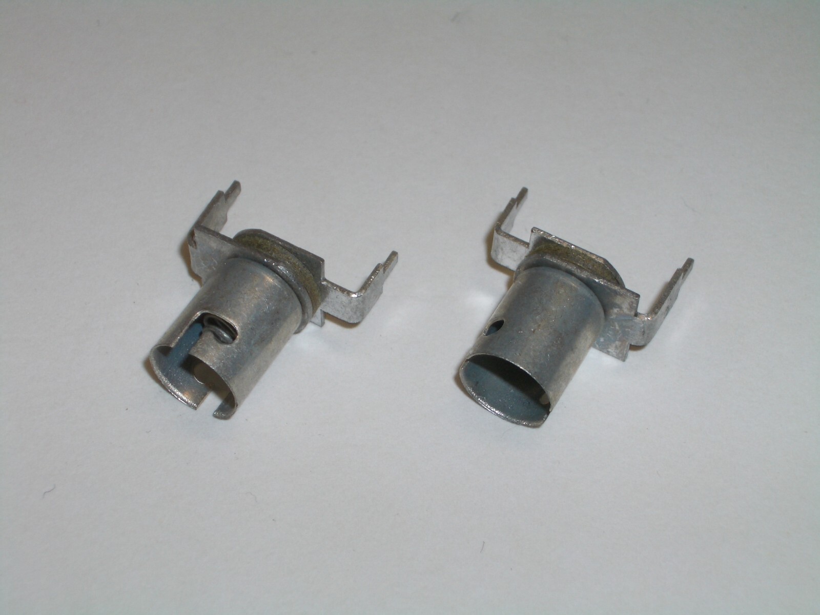 AE LS-17 2X INCANDESCENT LAMP BULB B9 BA9S BAYONET BASE SOCKET HOLDER