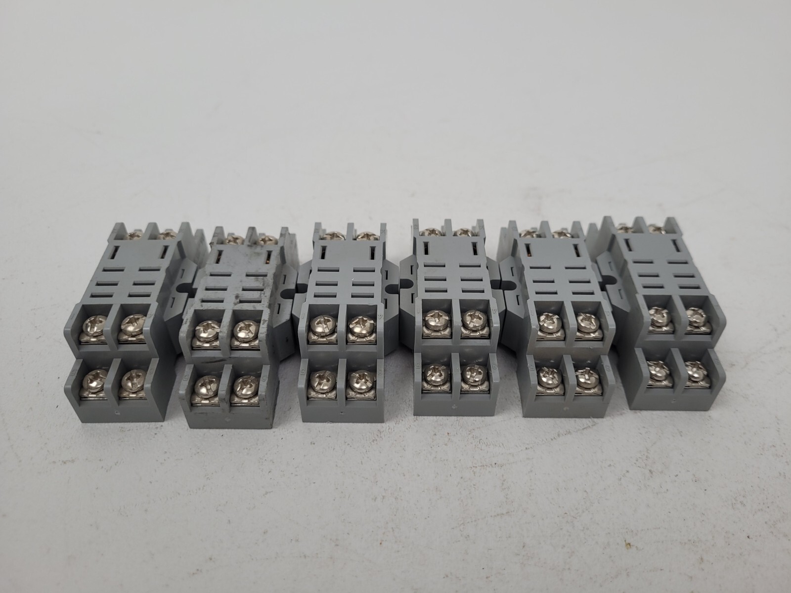 (Lot of 6) 60SH2B-05 G+W Eagle Signal 10 Amp 300 Volt Socket Base – New