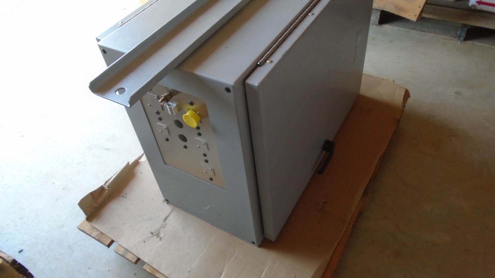 SEL-651R Recloser Control 0651R22AXBG8AE112310XX 32-Pin Triple-Single Interface
