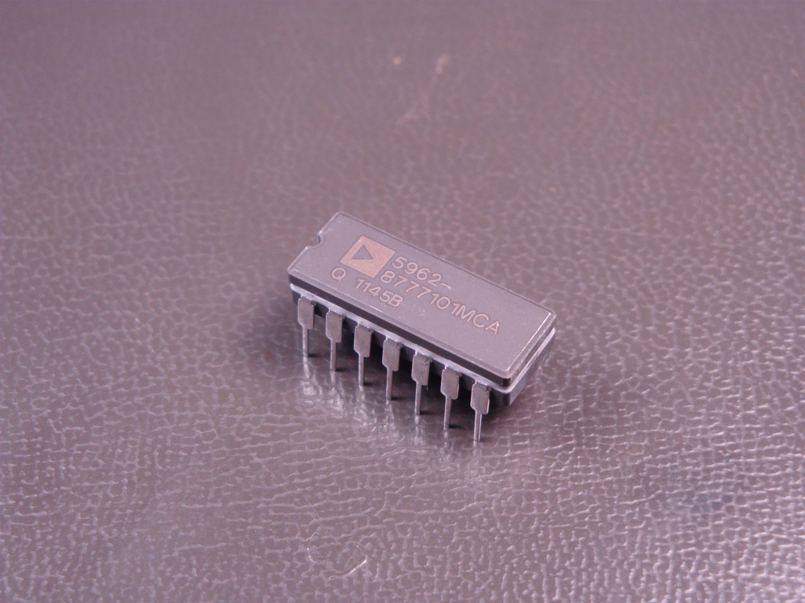 5962-8777101MCA Analog Devices Quad Operational Amplifier 14 Pin CDIP NOS