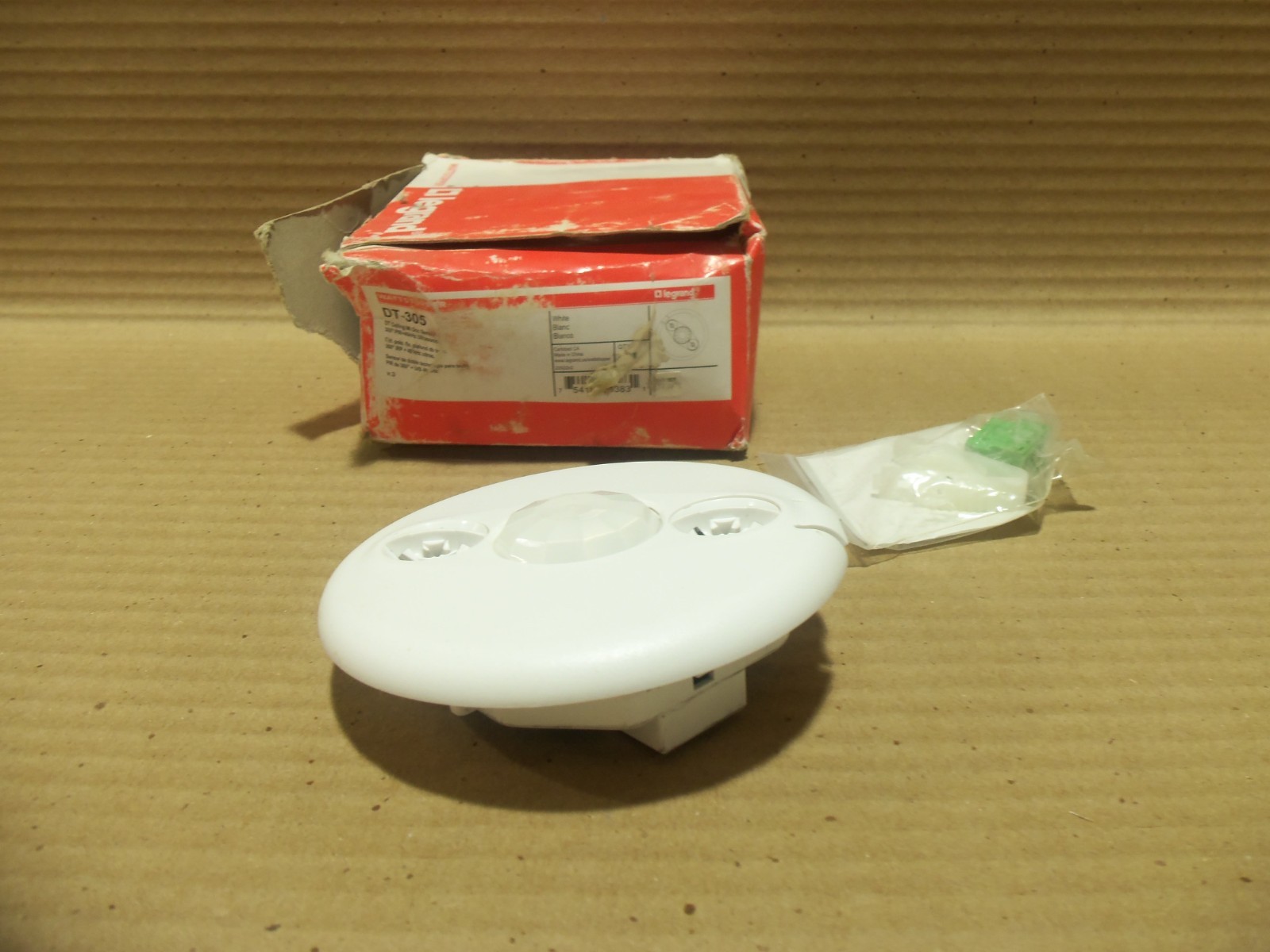 NEW Wattstopper DT-305 Black Dual Tech Ceiling Mount Occupancy Sensor