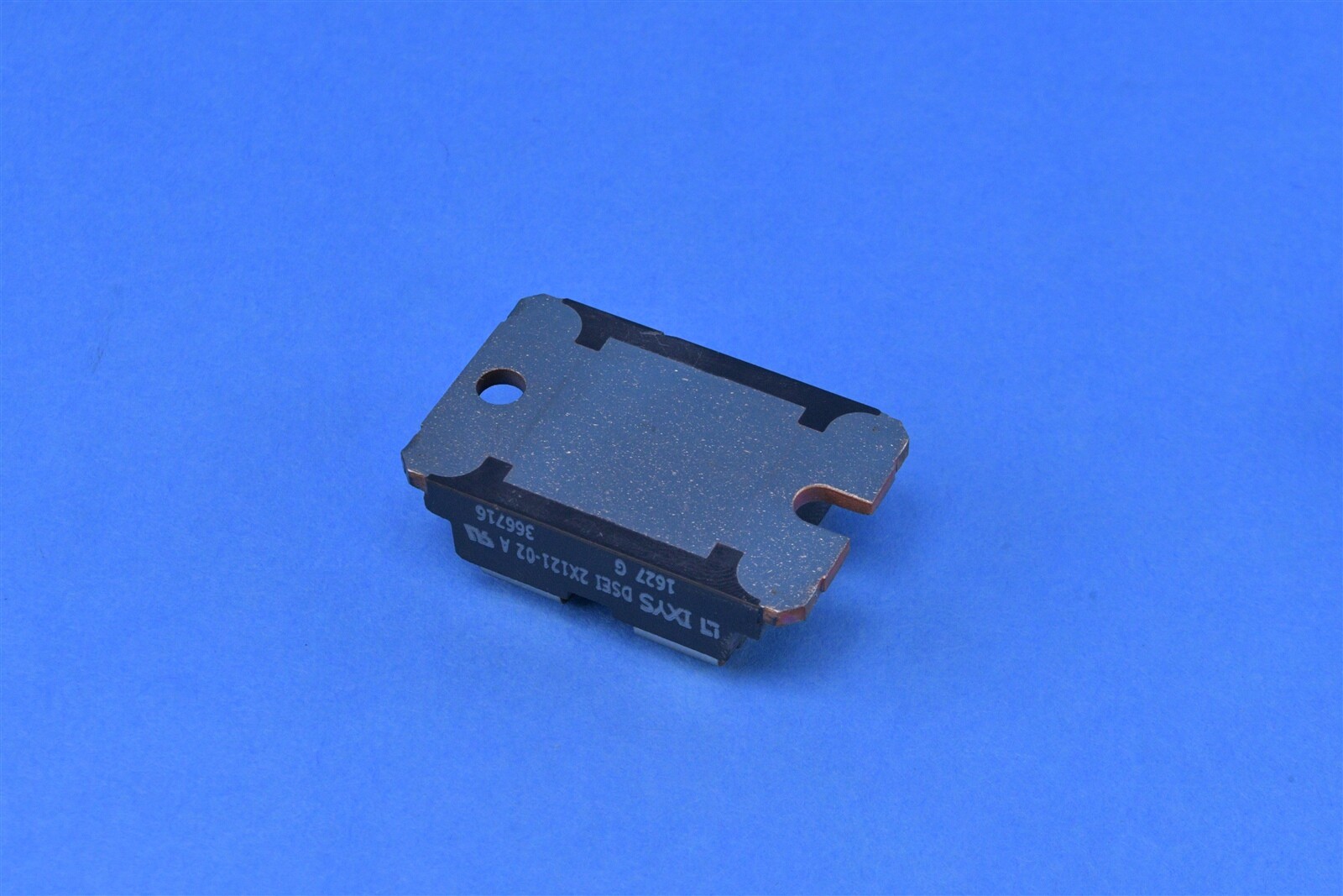 Lot of 2 IXYS Fast Recovery Rectifiers 200V SMD/SMT DSEI2X121-02A
