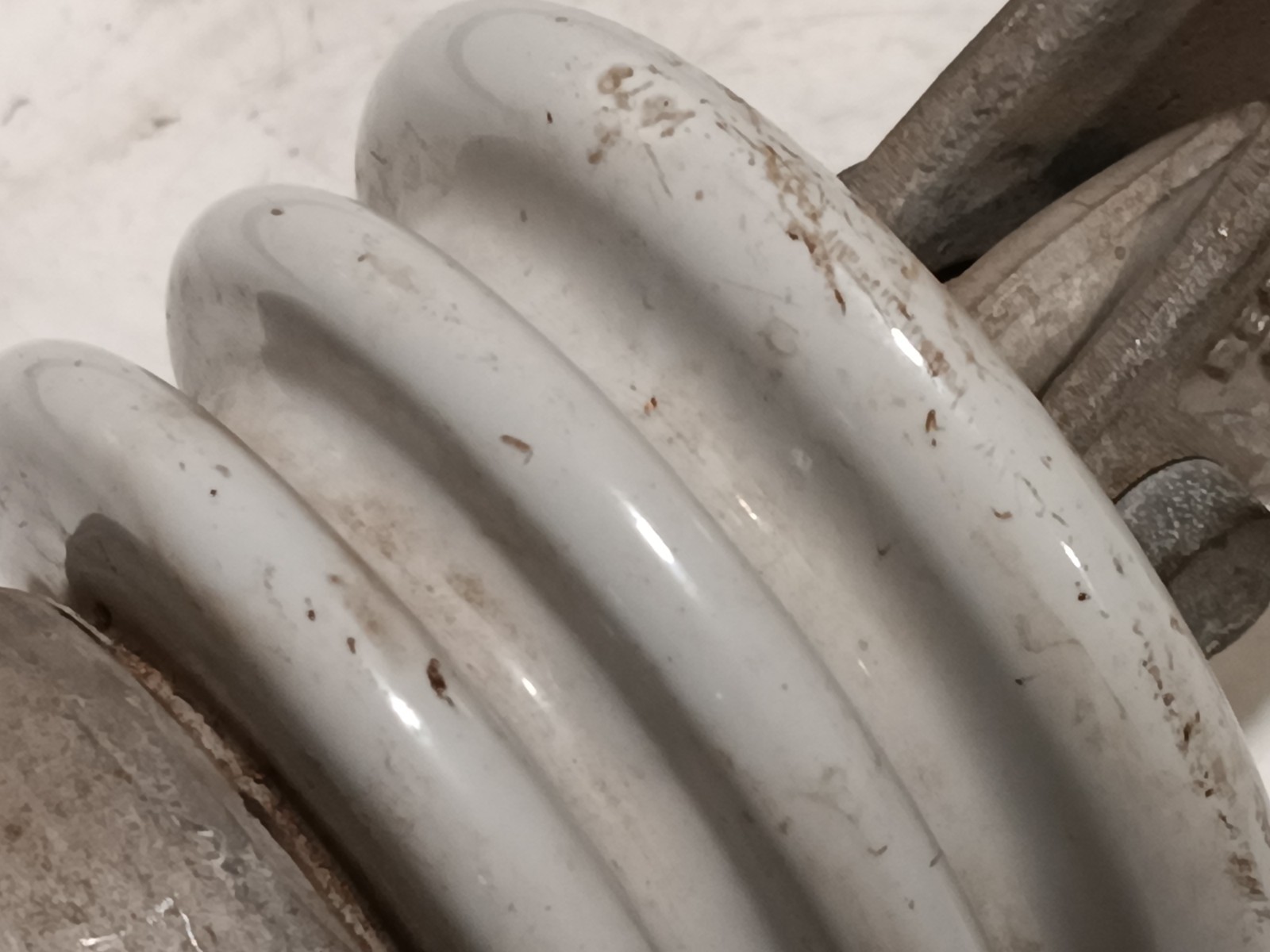 Porcelain high-voltage electrical insulator, 45 Ft/Lb, 6-3/0 ACSR, 6-4/0 AL