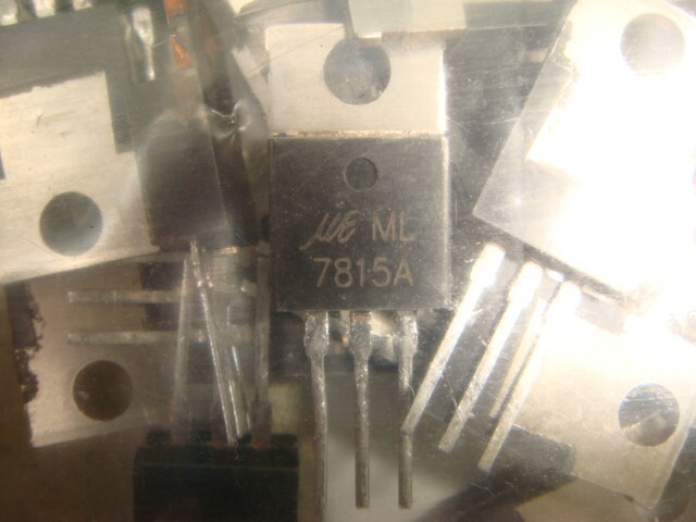 ONE LOT 25 ML7815A 15V / 1A Linear Voltage Regulators — NEW and UNUSED