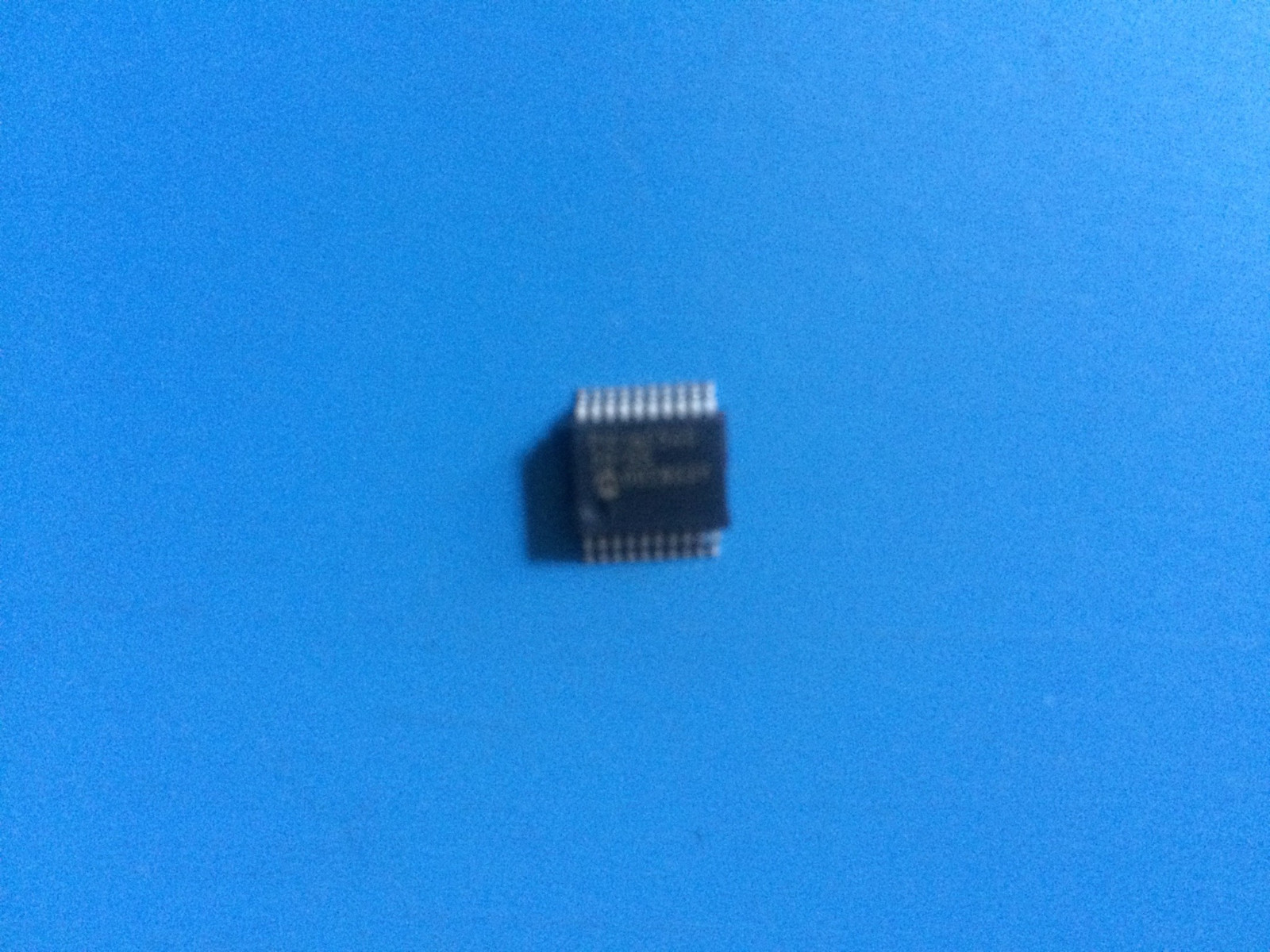 4x PIC16C54C-20/SS MICROCHIP TECH MCU 8BIT RISC 512BYTE EPROM 5V 20 PIN SSOP