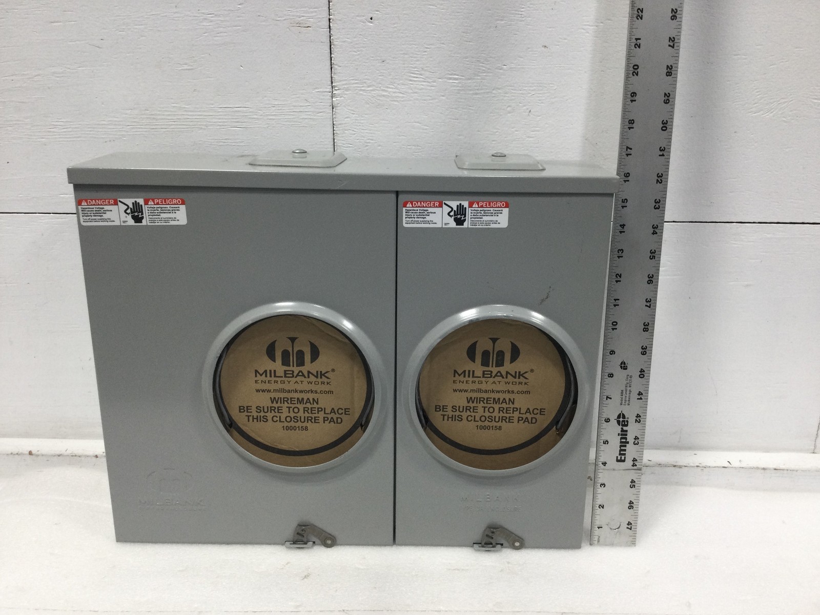 Milbank U3492-XL-TG-HSP 2 Position 100 Amp 1 Phase 300 VAC 4 Jaw Meter Socket