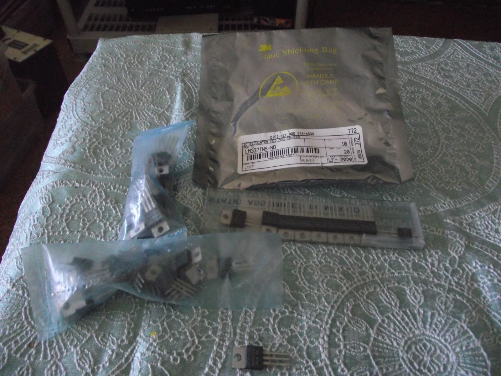 LOT OF 50 IC REGULATORS LM337TNS -ND NEG ADJ TO-220 MALAYSIA.