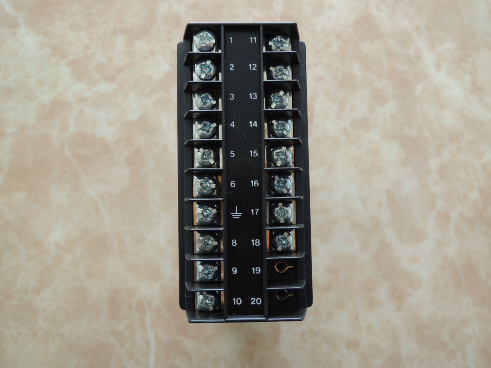 EUROTHERM 847/D1/0/0/C4/0/QLPS/(EKMC400) //